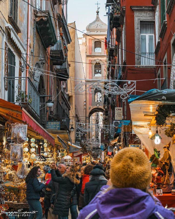 Baubo Sulla Via Dei Presepi By Napoliapartments Luaran gambar