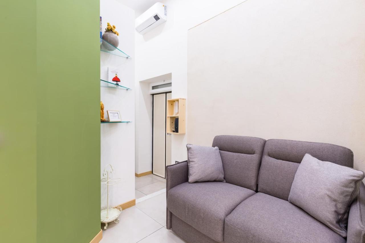Baubo Sulla Via Dei Presepi By Napoliapartments Luaran gambar