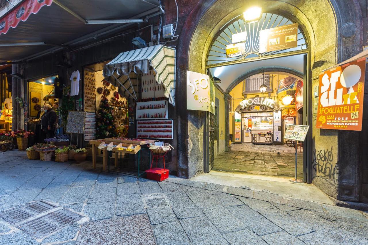 Baubo Sulla Via Dei Presepi By Napoliapartments Luaran gambar